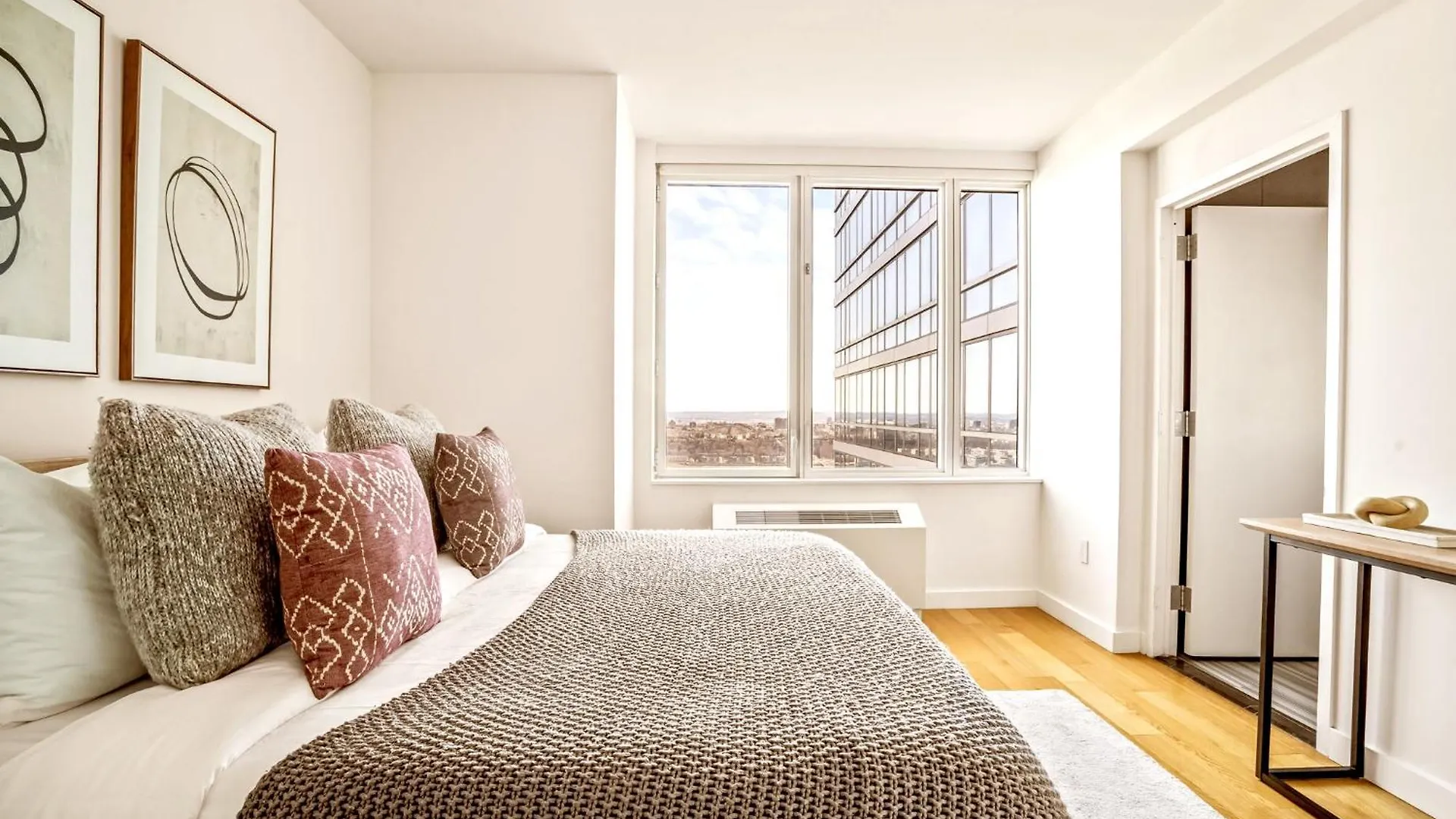 Apartment In The Clouds 2Bd 2Bath location