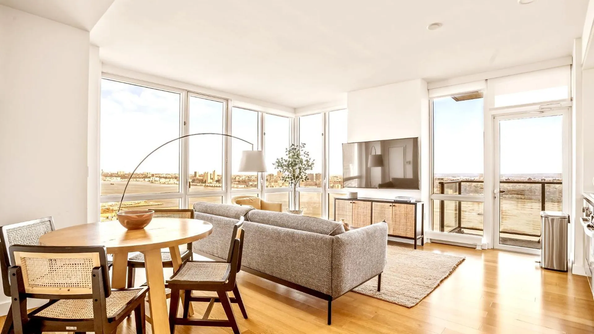 Apartment In The Clouds 2Bd 2Bath New York