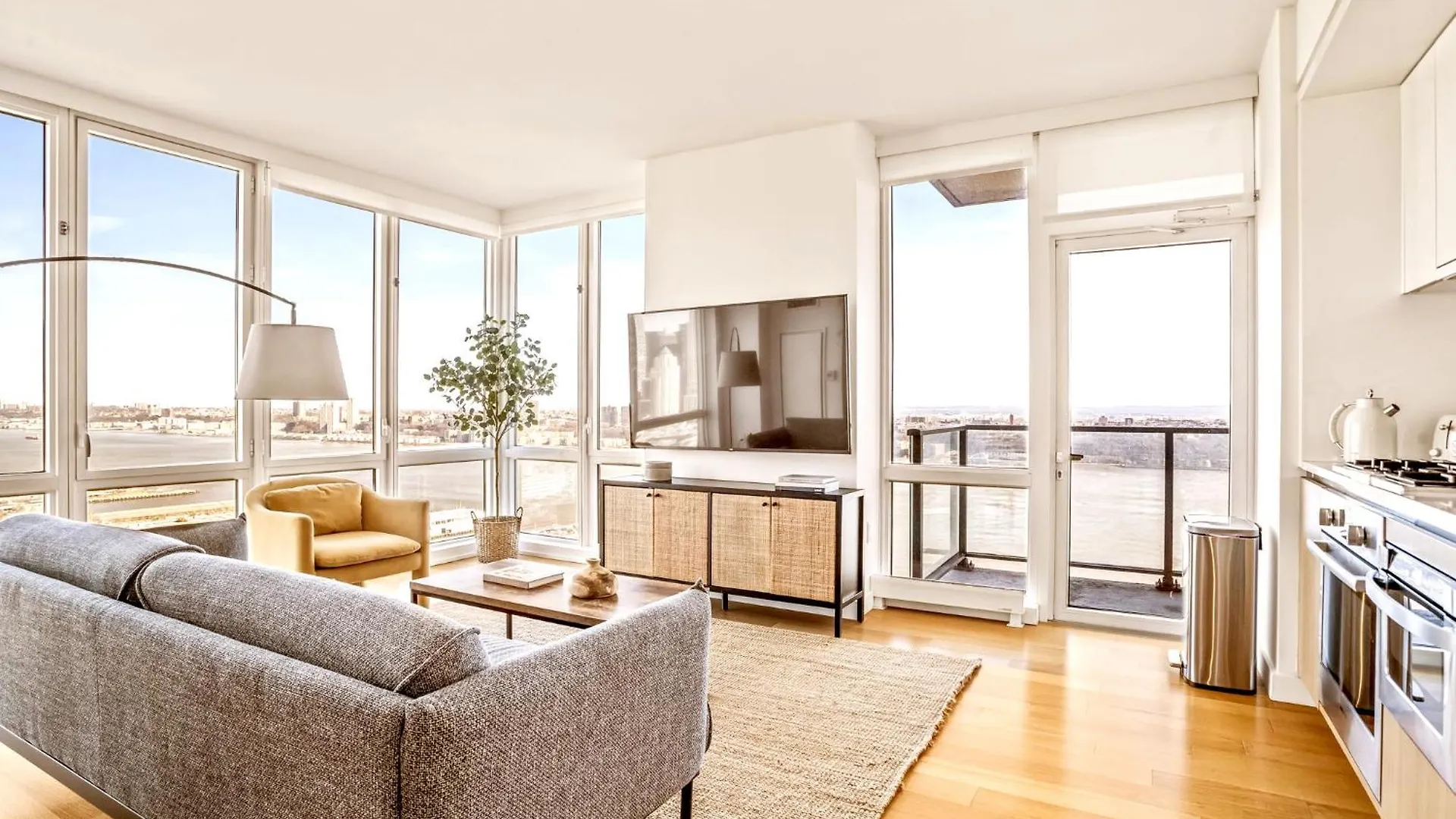 Apartment In The Clouds 2Bd 2Bath New York